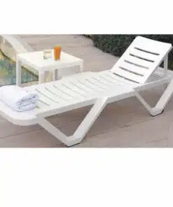 מיטת שיזוף דגם עינב עשויה מפוליפרופילן איכותי וכוללת הגנת UV