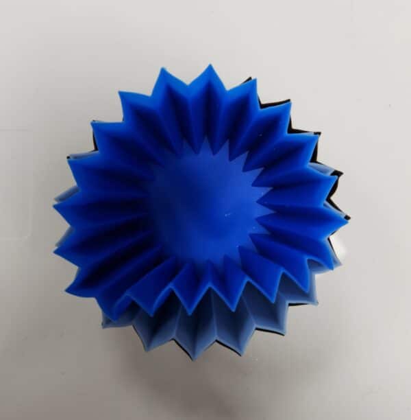 ⁦גביע סיליקון כחול Lunch Punch Silicone Cups - Blue⁩ – תמונה ⁦3⁩