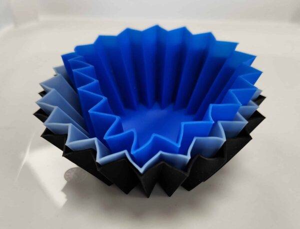 ⁦גביע סיליקון כחול Lunch Punch Silicone Cups - Blue⁩ – תמונה ⁦2⁩
